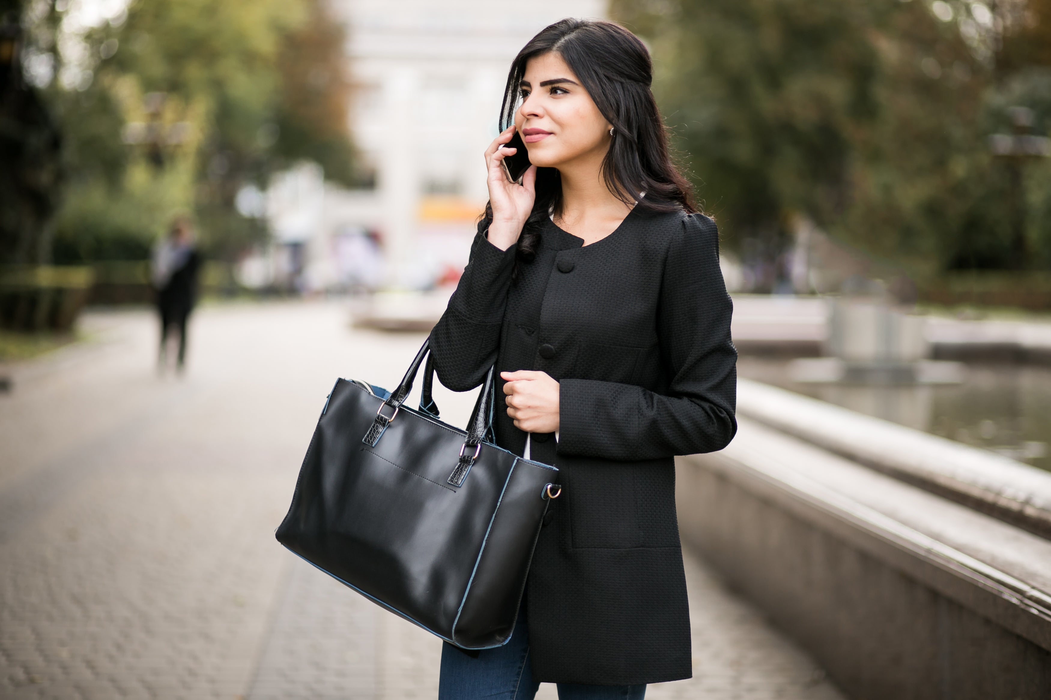 Are Designer Brands Adopting the Oversized Crossbody Bags Trend?