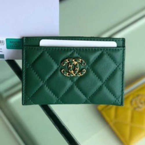 Chanel Quilted Lambskin Chain CC Card Holder AP0731 Green 2019 Collection AQ03863 Chanel Quilted Lambskin Chain CC Card Holder AP0731 Green 2019 Collection AQ03863