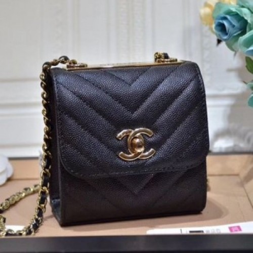 Chanel Chevron Grained Calfskin Clutch with Chain A81633 Black 2019 Collection AQ04047 Chanel Chevron Grained Calfskin Clutch with Chain A81633 Black 2019 Collection AQ04047