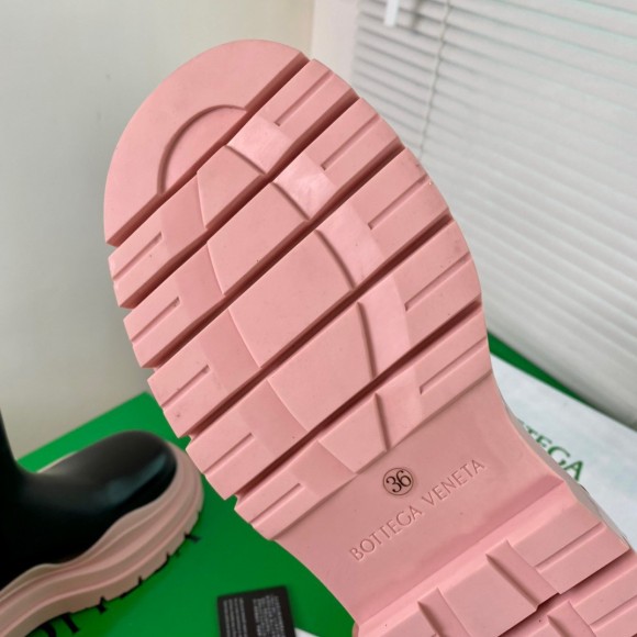 Bottega Veneta BV Tire Chelsea Boots with Pink Outsole Bottega Veneta BV Tire Chelsea Boots with Pink Outsole