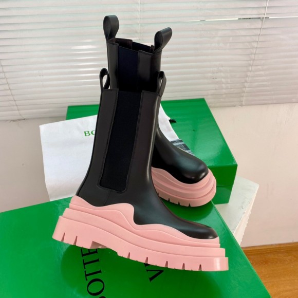 Bottega Veneta BV Tire Chelsea Boots with Pink Outsole Bottega Veneta BV Tire Chelsea Boots with Pink Outsole