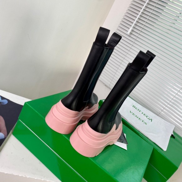 Bottega Veneta BV Tire Chelsea Boots with Pink Outsole Bottega Veneta BV Tire Chelsea Boots with Pink Outsole