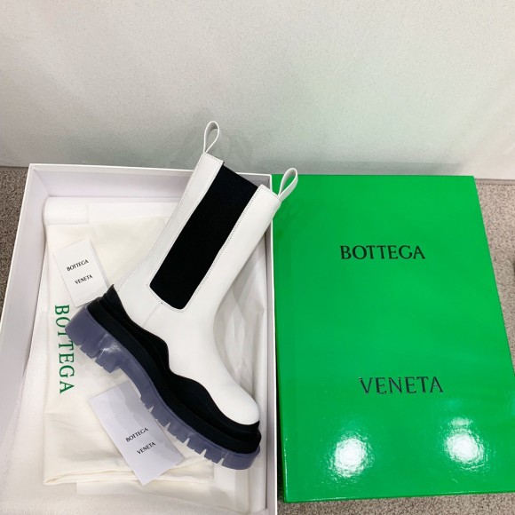 Bottega Veneta BV Tire Chelsea Boots In White Calfskin Bottega Veneta BV Tire Chelsea Boots In White Calfskin