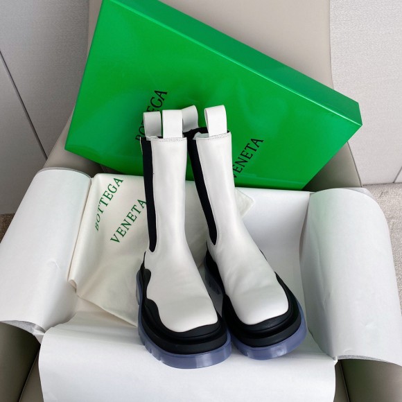Bottega Veneta BV Tire Chelsea Boots In White Calfskin Bottega Veneta BV Tire Chelsea Boots In White Calfskin