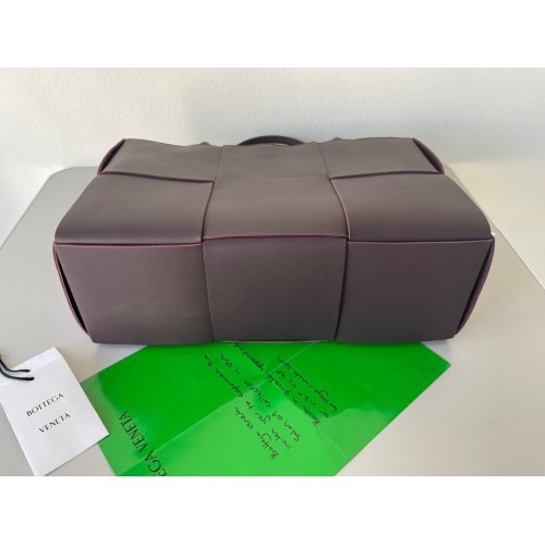 Bottega Veneta Arco Medium Tote In Fondant Intrecciato Lambskin Bottega Veneta Arco Medium Tote In Fondant Intrecciato Lambskin