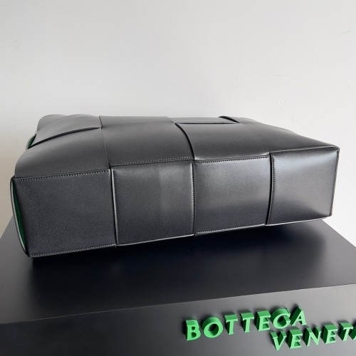 Bottega Veneta Large Arco Tote Bag In Black Intrecciato Calfskin Bottega Veneta Large Arco Tote Bag In Black Intrecciato Calfskin