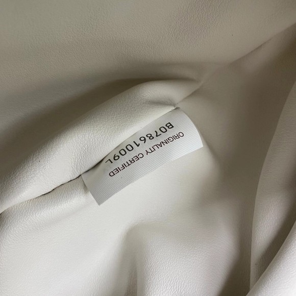 Bottega Veneta The Pouch Belt Bag In White Lambskin Bottega Veneta The Pouch Belt Bag In White Lambskin