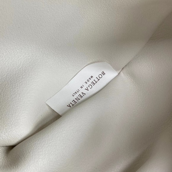 Bottega Veneta The Pouch Belt Bag In White Lambskin Bottega Veneta The Pouch Belt Bag In White Lambskin