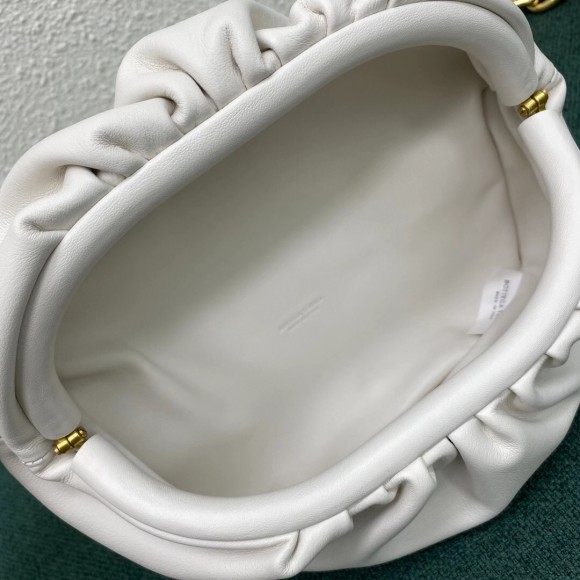 Bottega Veneta The Pouch Belt Bag In White Lambskin Bottega Veneta The Pouch Belt Bag In White Lambskin