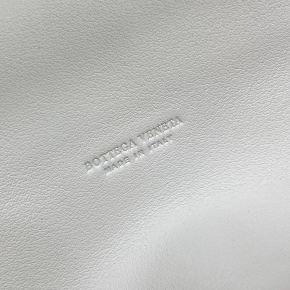 Bottega Veneta The Pouch Belt Bag In White Lambskin Bottega Veneta The Pouch Belt Bag In White Lambskin