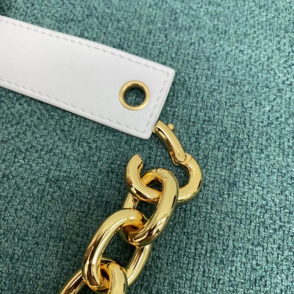 Bottega Veneta The Pouch Belt Bag In White Lambskin Bottega Veneta The Pouch Belt Bag In White Lambskin