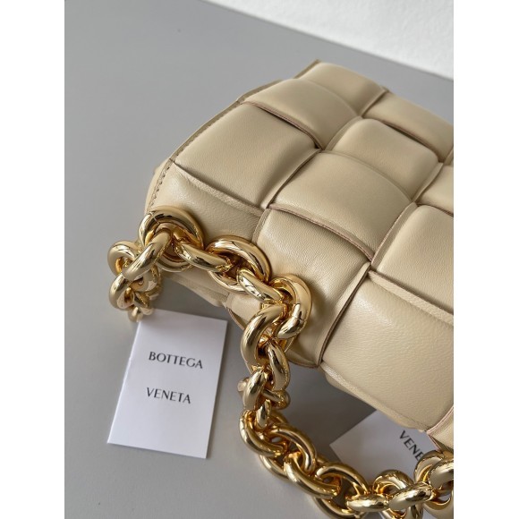 Bottega Veneta Chain Cassette Bag In Porridge Intrecciato Lambskin Bottega Veneta Chain Cassette Bag In Porridge Intrecciato Lambskin