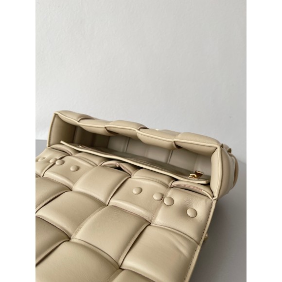 Bottega Veneta Chain Cassette Bag In Porridge Intrecciato Lambskin Bottega Veneta Chain Cassette Bag In Porridge Intrecciato Lambskin