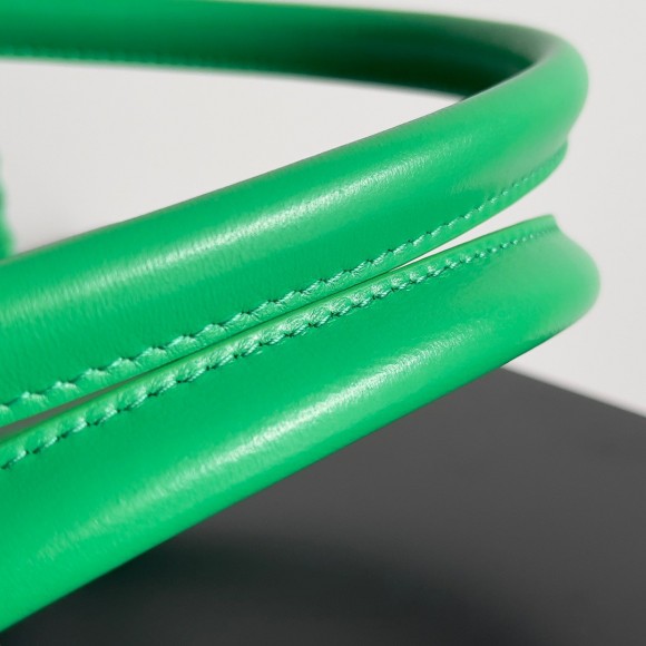 Bottega Veneta Cabat Medium Bag In Green Intrecciato Lambskin Bottega Veneta Cabat Medium Bag In Green Intrecciato Lambskin