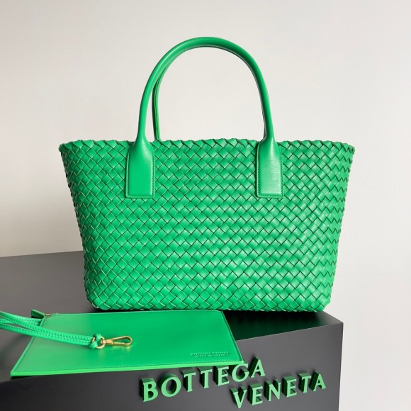 Bottega Veneta Cabat Medium Bag In Green Intrecciato Lambskin Bottega Veneta Cabat Medium Bag In Green Intrecciato Lambskin