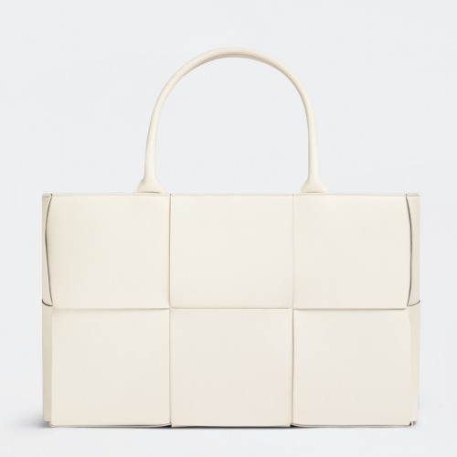 Bottega Veneta Arco Medium Tote In White Intrecciato Lambskin Bottega Veneta Arco Medium Tote In White Intrecciato Lambskin