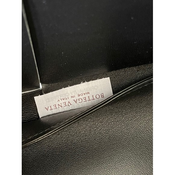 Bottega Veneta Arco Medium Tote In White Intrecciato Lambskin Bottega Veneta Arco Medium Tote In White Intrecciato Lambskin