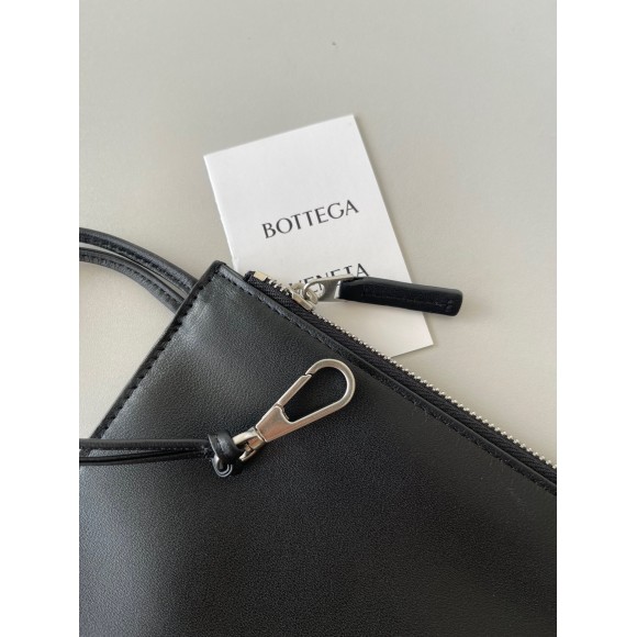 Bottega Veneta Arco Medium Tote In White Intrecciato Lambskin Bottega Veneta Arco Medium Tote In White Intrecciato Lambskin