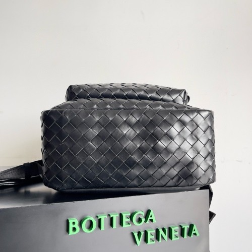 Bottega Veneta Medium Backpack In Black Intrecciato Calfskin Bottega Veneta Medium Backpack In Black Intrecciato Calfskin