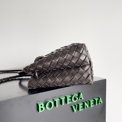 Bottega Veneta Andiamo Small East/West Bag In Fondant Intrecciato Lambskin Bottega Veneta Andiamo Small East/West Bag In Fondant Intrecciato Lambskin