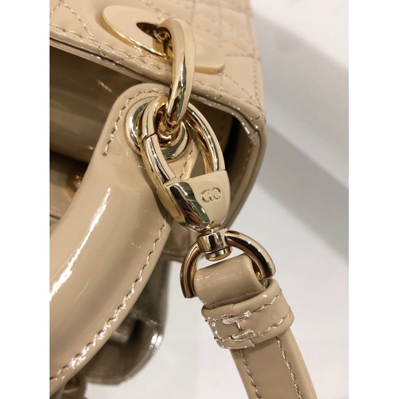 Dior Lady Dior Mini Chain Bag with Chain in Aesthetic Beige Patent Calfskin Dior Lady Dior Mini Chain Bag with Chain in Aesthetic Beige Patent Calfskin