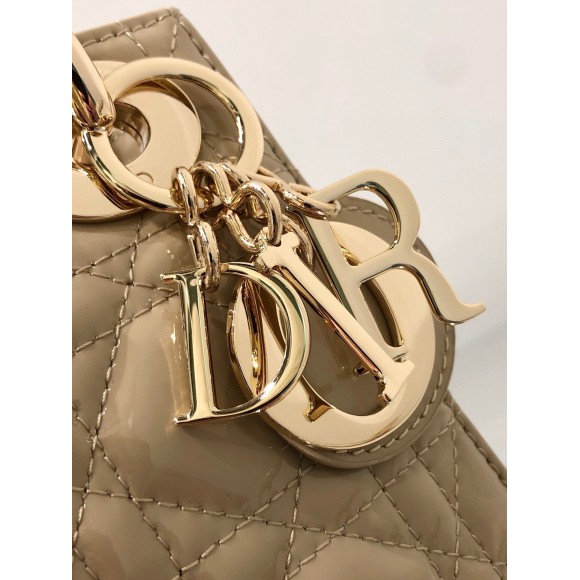 Dior Lady Dior Mini Chain Bag with Chain in Aesthetic Beige Patent Calfskin Dior Lady Dior Mini Chain Bag with Chain in Aesthetic Beige Patent Calfskin