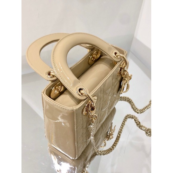 Dior Lady Dior Mini Chain Bag with Chain in Aesthetic Beige Patent Calfskin Dior Lady Dior Mini Chain Bag with Chain in Aesthetic Beige Patent Calfskin