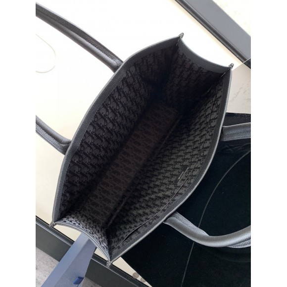 Dior Safari Tote Bag in Black Grained Calfskin Dior Safari Tote Bag in Black Grained Calfskin