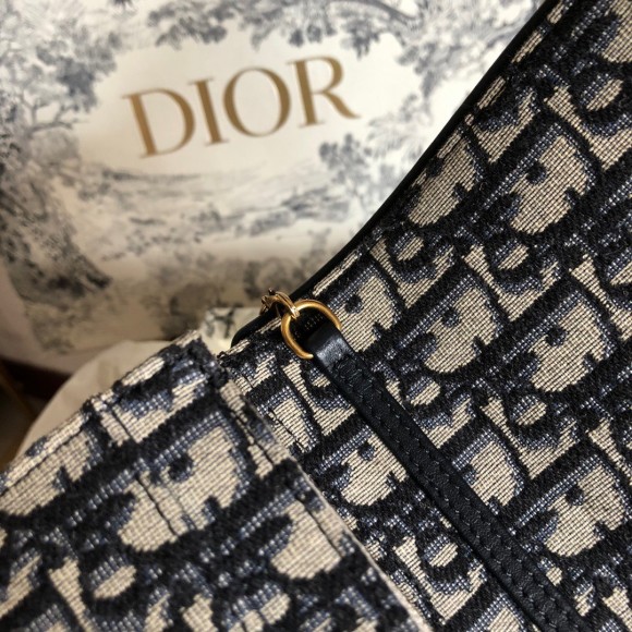 Dior Saddle Chain Pouch In Blue Dior Oblique Jacquard Dior Saddle Chain Pouch In Blue Dior Oblique Jacquard
