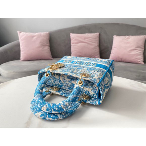 Dior Lady D-Lite Medium Bag In Blue Toile de Jouy Canvas Dior Lady D-Lite Medium Bag In Blue Toile de Jouy Canvas