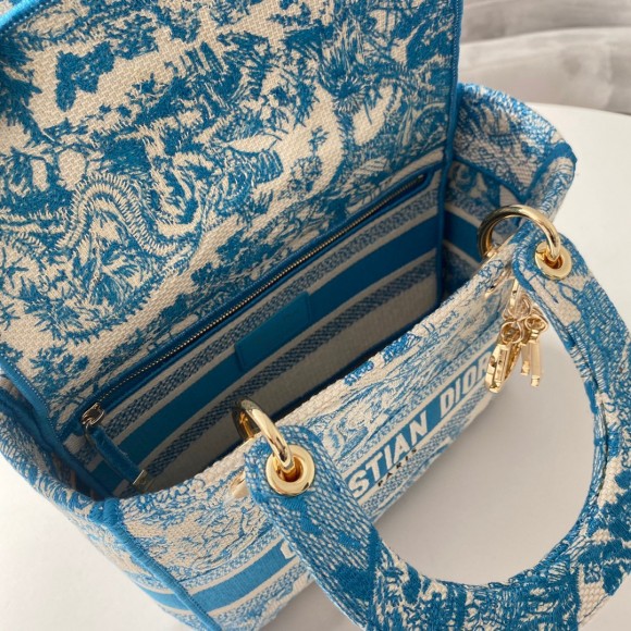 Dior Lady D-Lite Medium Bag In Blue Toile de Jouy Canvas Dior Lady D-Lite Medium Bag In Blue Toile de Jouy Canvas