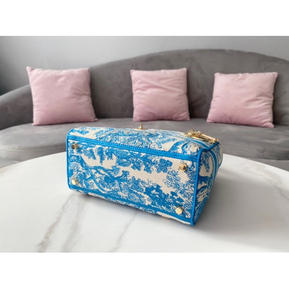 Dior Lady D-Lite Medium Bag In Blue Toile de Jouy Canvas Dior Lady D-Lite Medium Bag In Blue Toile de Jouy Canvas