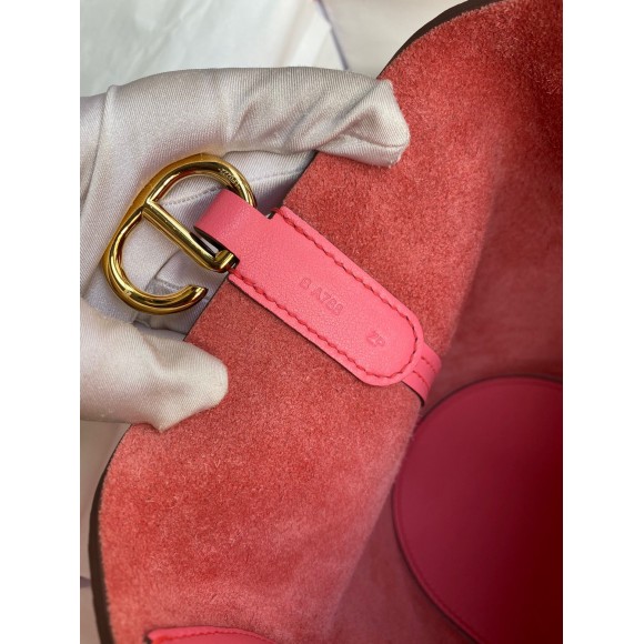 Hermes In The Loop 18 Handmade Bag in Rose Lipstick Clemence Leatherther Hermes In The Loop 18 Handmade Bag in Rose Lipstick Clemence Leatherther