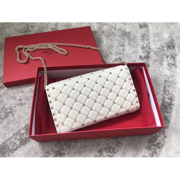 Valentino Rockstud Spike Crossbody Clutch Bag In White Lambskin Valentino Rockstud Spike Crossbody Clutch Bag In White Lambskin
