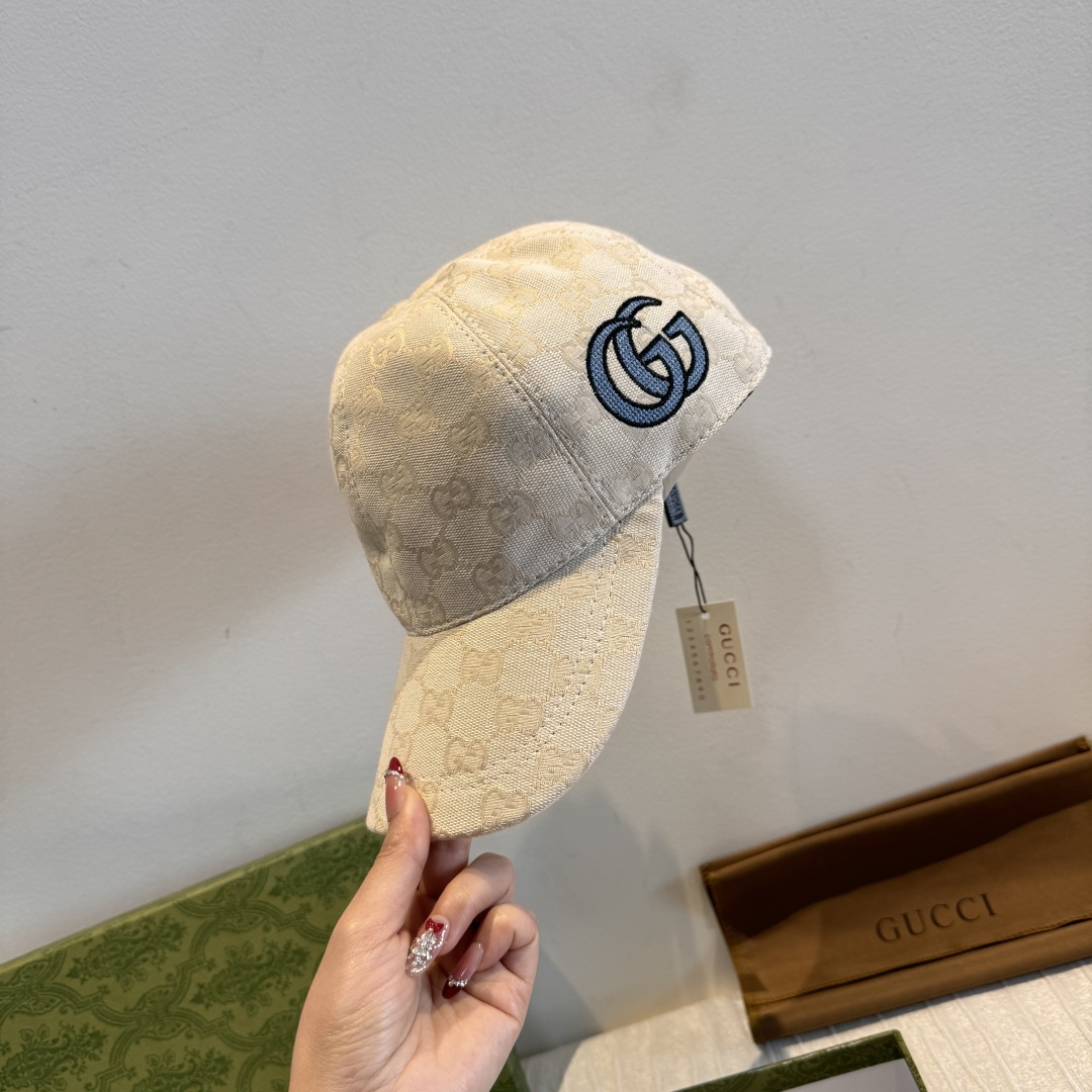 Gucci-Double-G-Beige-GG-Canvas-Baseball-Hat