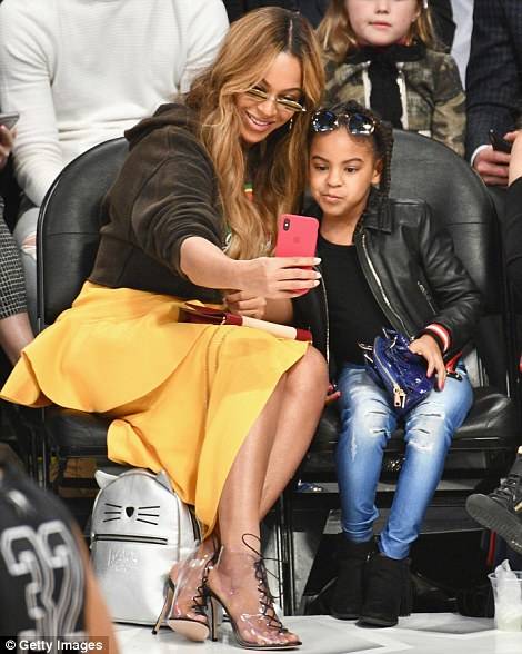 495E029300000578-5407507-Bonding_time_Beyonce_and_Blue_were_clearly_having_fun_together-a-75_1519025977238.jpg
