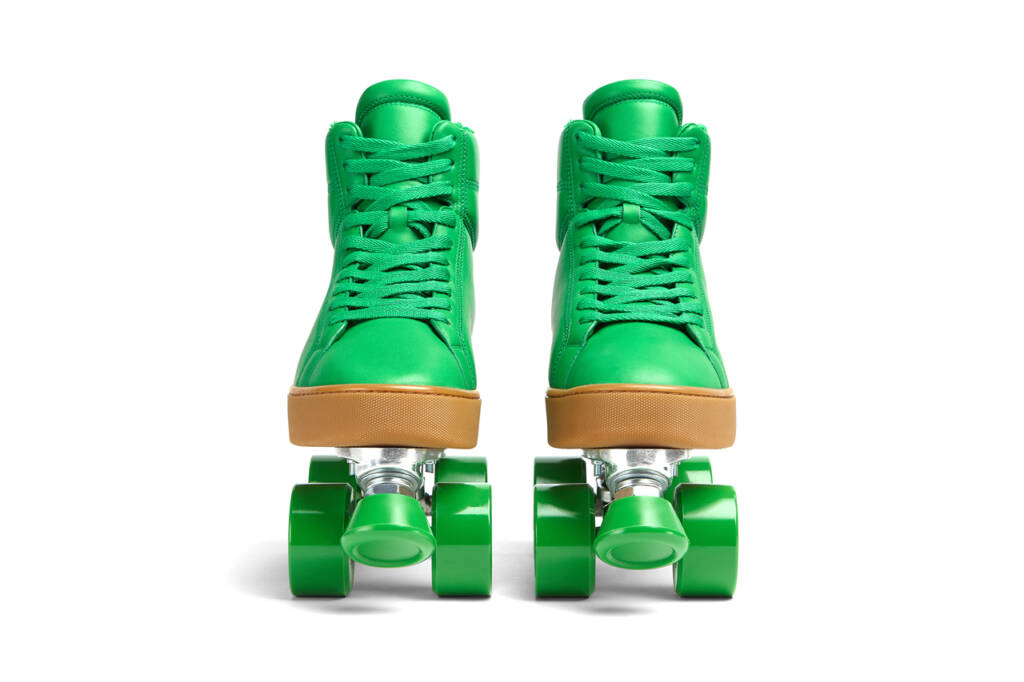 bottega-veneta-quilt-roller-skates-sea-salt-cobalt-grass-daniel-lee-fall-winter-2021-2.jpg