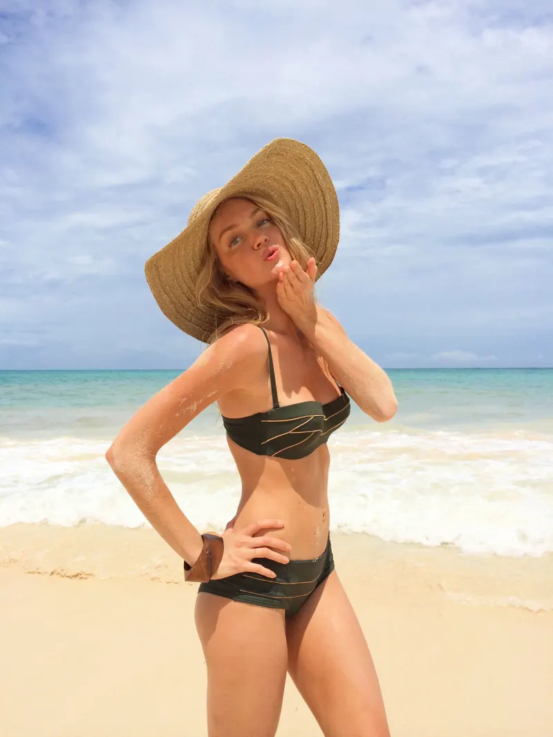 02 lindsay ellingson beach 122f927e efe7 4a4f 9e70 f8383468c184