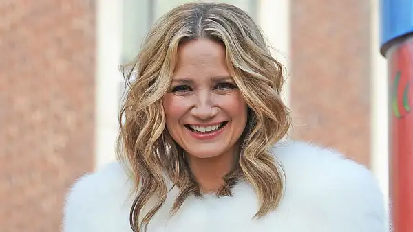 1 jennifer nettles country christmas 556d2c58 fa3c 47df 83ee 7b365f3418dc