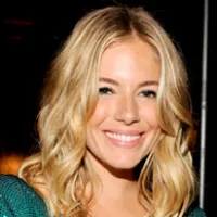 1251208089sienna_miller_290x206