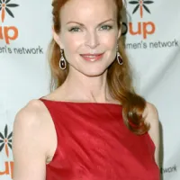 1251210112_marcia_cross_290x402