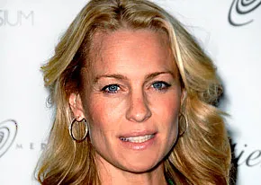 1251216225robin_wright_penn_290x206