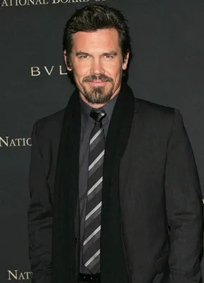 1251226493_josh_brolin_290x402