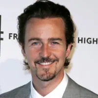 1251298646edward_norton_290x206
