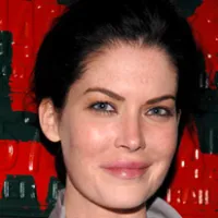 1251324418lara_flynn_boyle_290x206