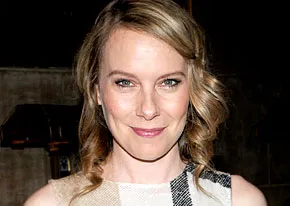 1256136114_amy ryan baby 206