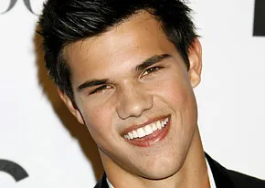 1256575918taylor lautner 206