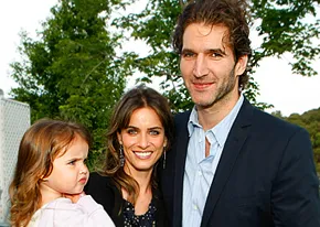 1260370575_amanda peet 206