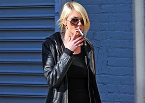 1264799093_taylor momsen 206