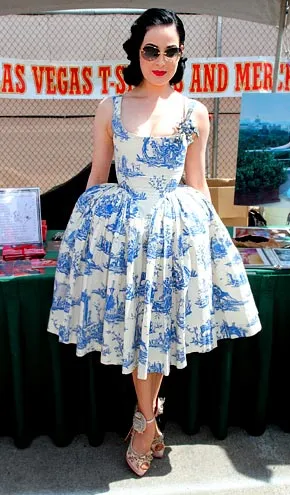 1270762569_dita von teese 290